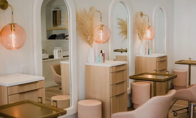 Salon Station
